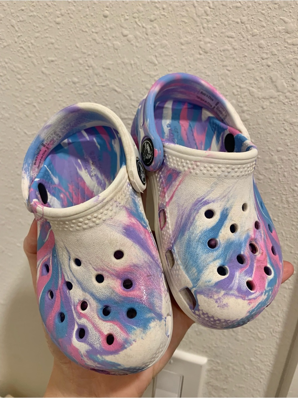 Crocs Classic Marbled Clogs - Picture 2 of 4